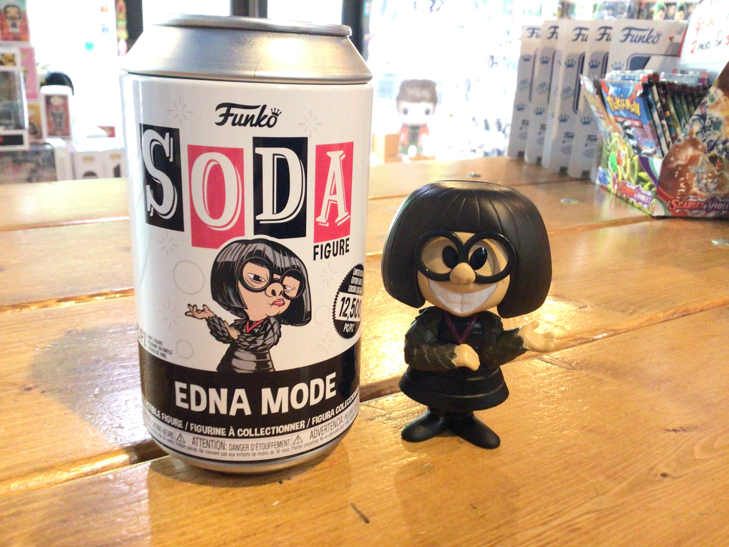 Incredibles- Edna Mode Vinyl Soda sealed Mystery Funko figure