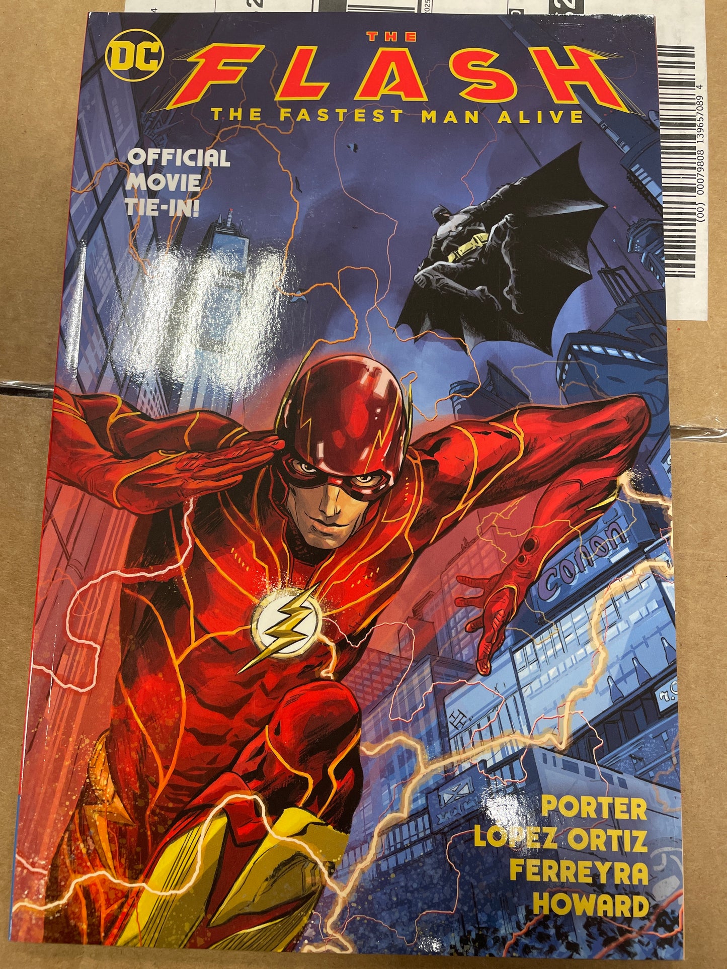 DC Comics The Flash- Batman/The Flash Graphic Nove