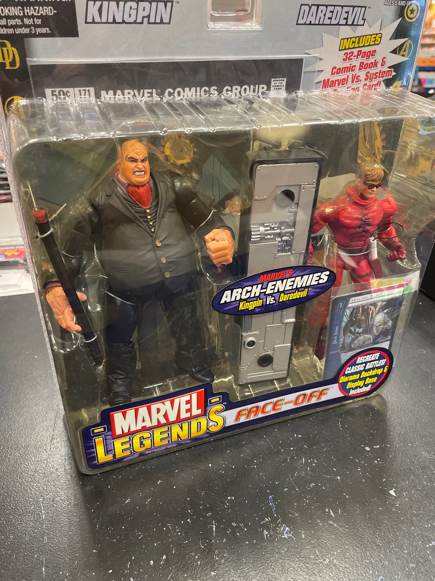 Toybiz marvel legends face off kingpin daredevil chase