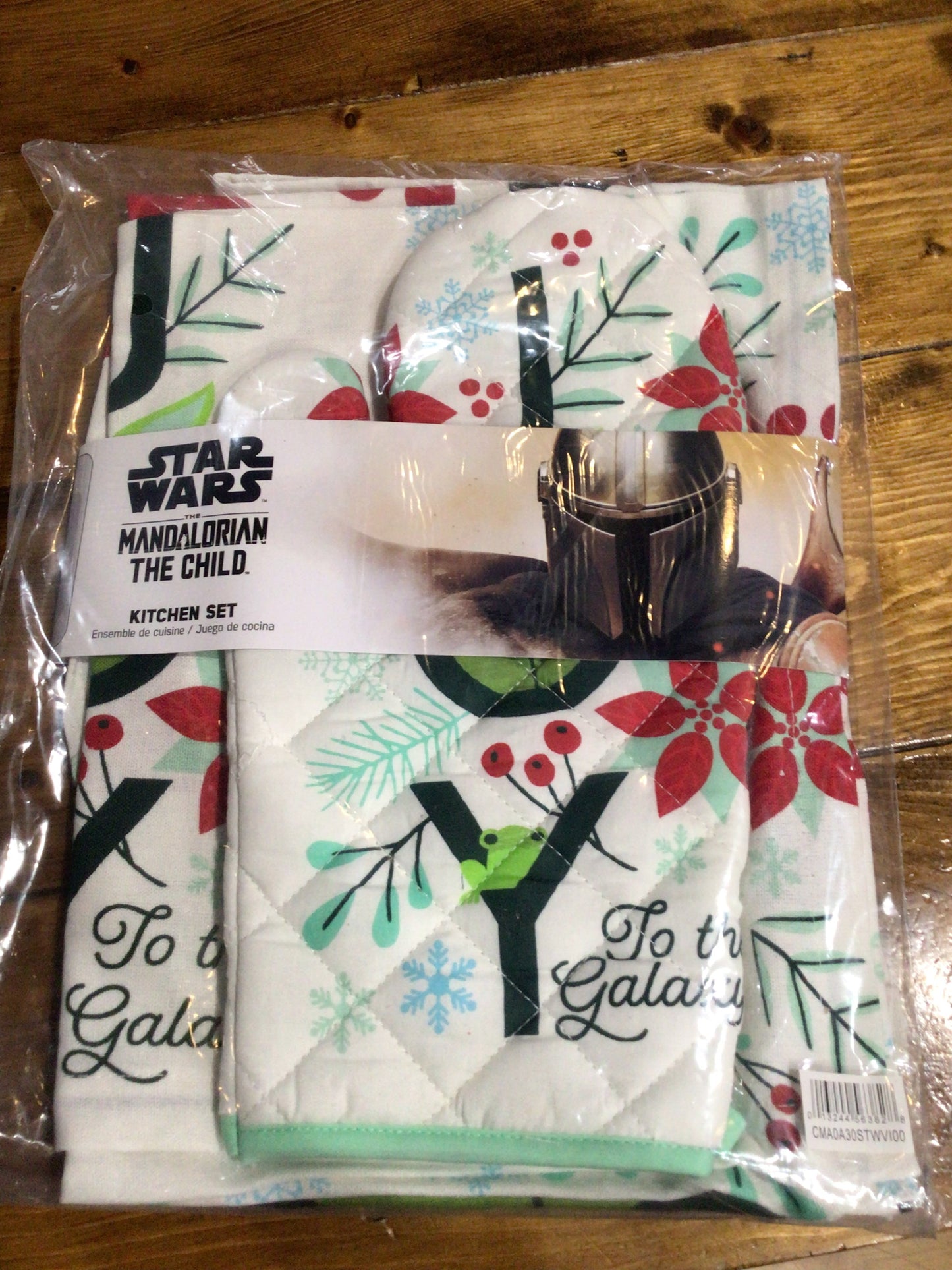 Star Wars- The Mandalorian Holiday Grogu cooking apron and oven mit