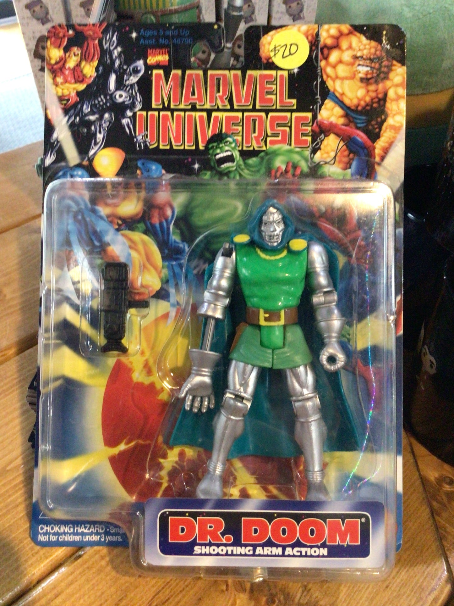 Fantastic Four Dr. Doom Shooting Arm Action Figure 1997 Toybiz