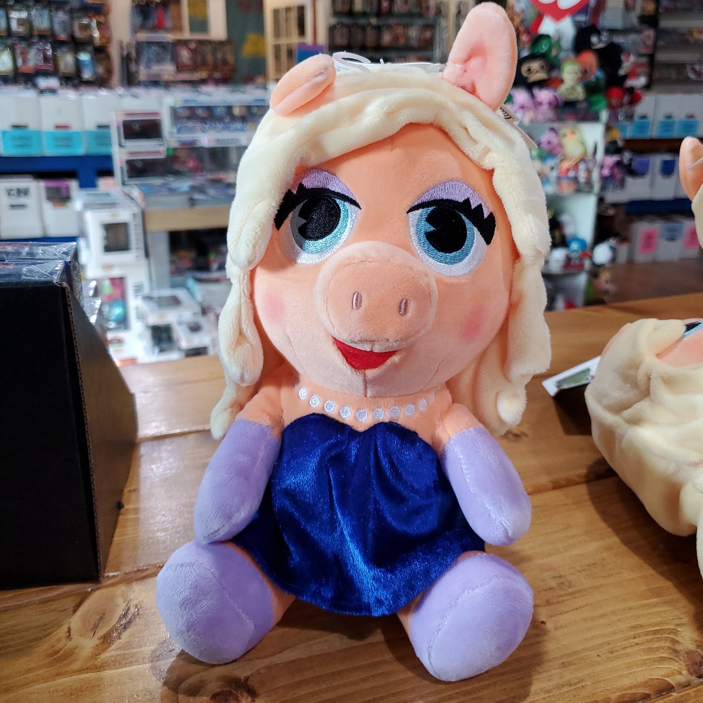 Miss Piggy Plush - Muppets by Kidrobot