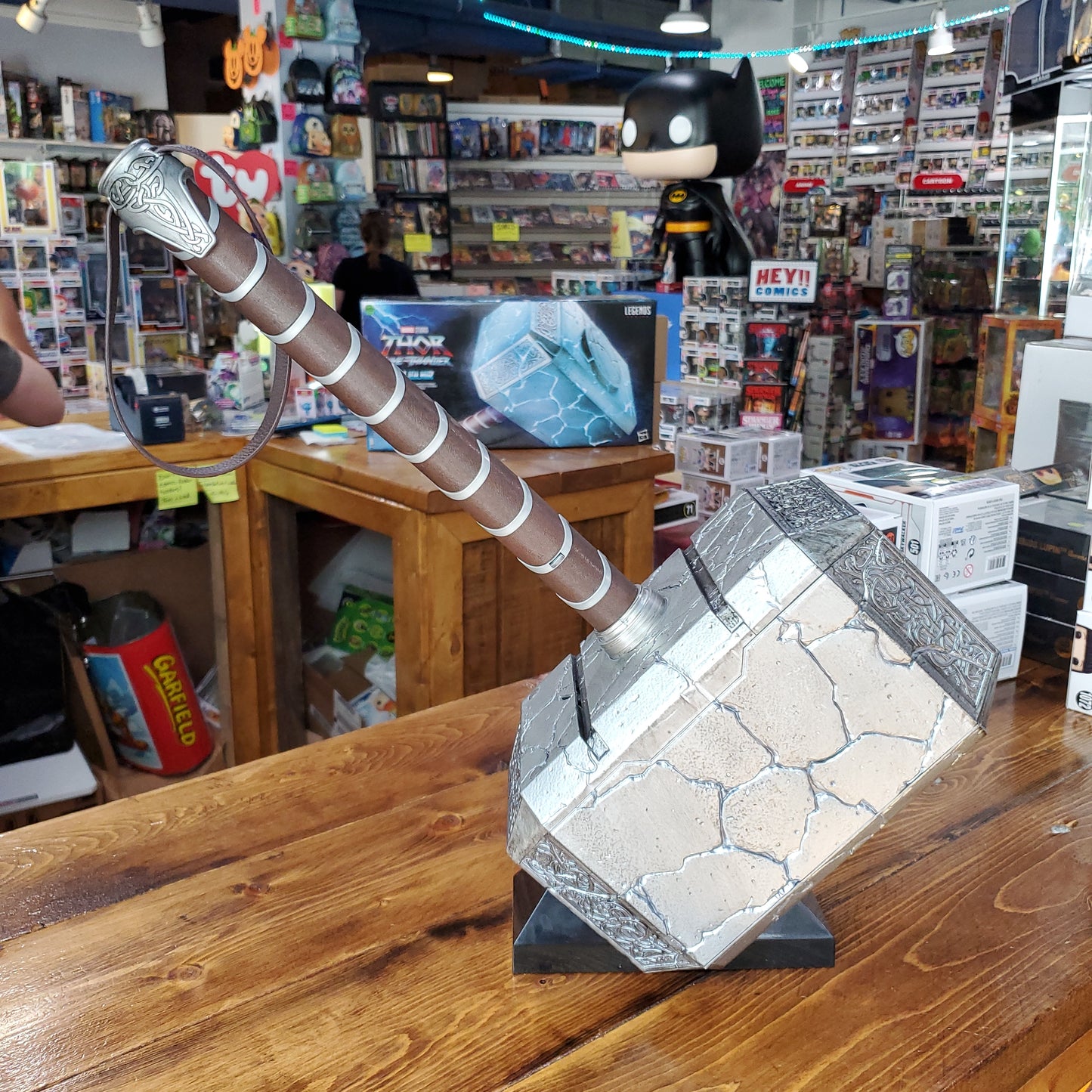 Thor: Love and Thunder Mjolnir - Legends Series Hammer