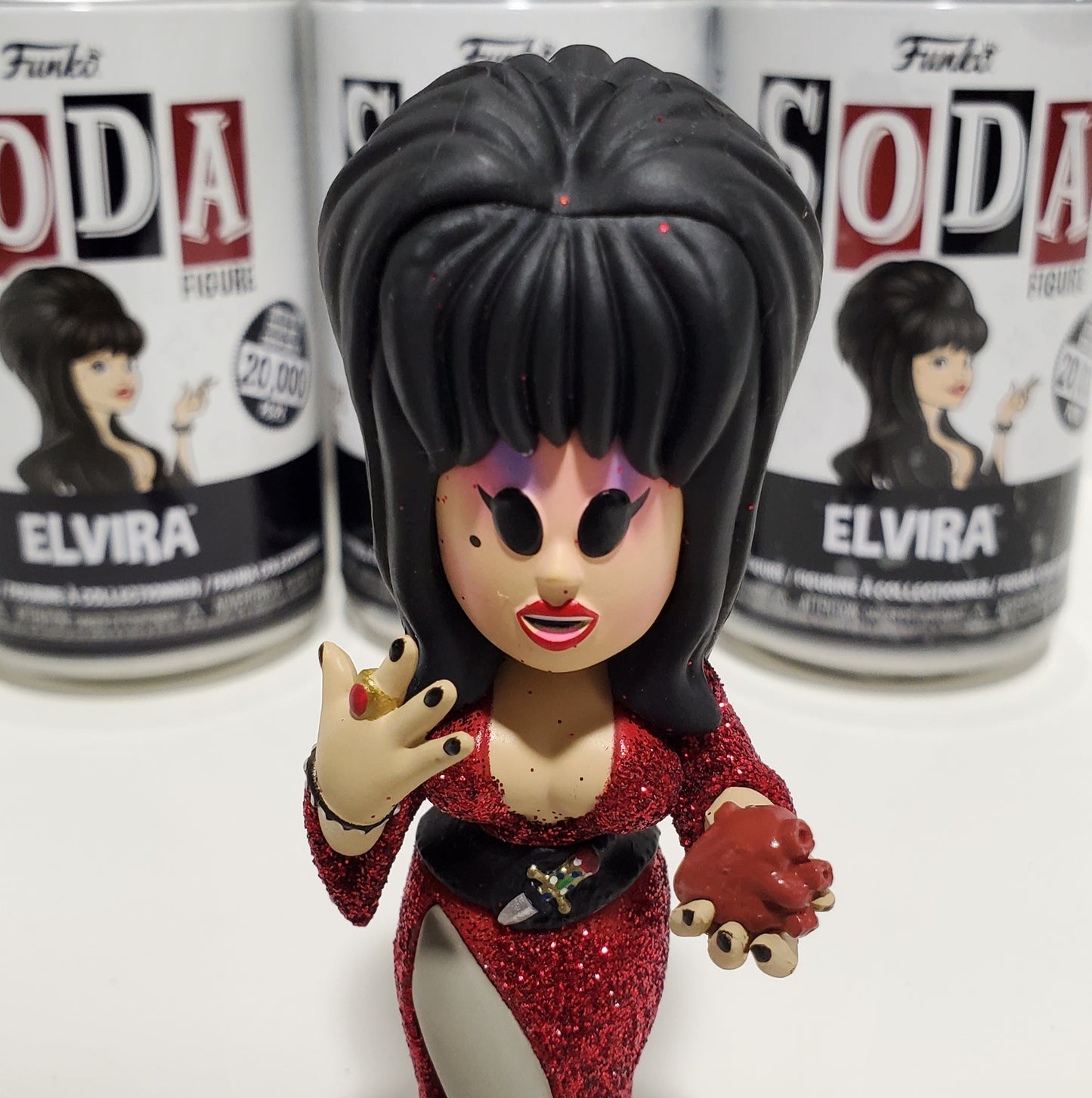Icons - Elvira -Sealed Mystery Soda Figure Funko - LIMIT 6