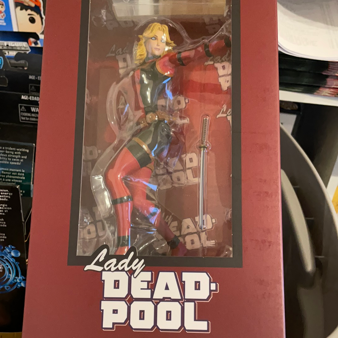 Marvel Lady Deadpool Unmasked SDCC exclusive Gallery Diorama