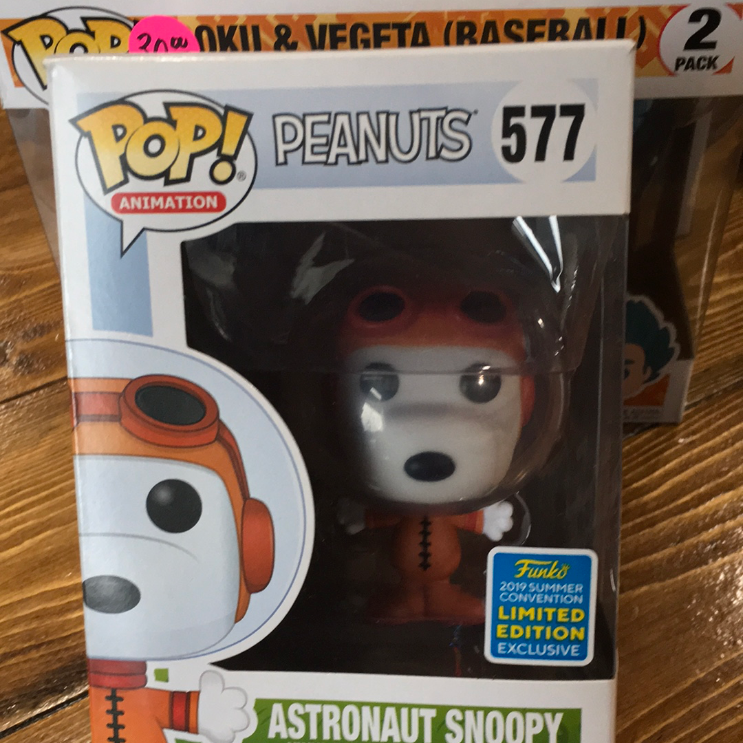 Astronaut Snoopy Peanuts 577 Exclusive Funko Pop! Vinyl figure cartoon