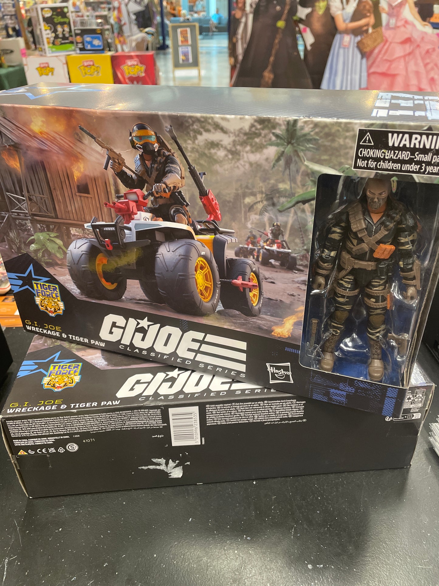 G.I. Joe Classified wreckage & tiger paw action Figure