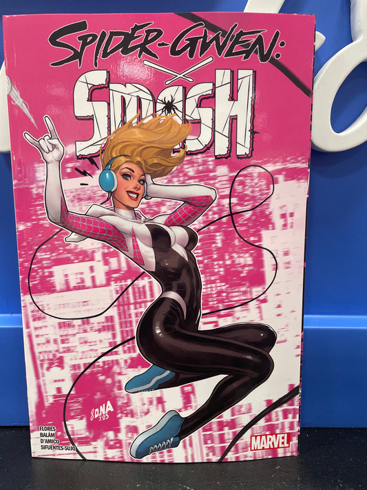 Spider-Gwen Smash graphic novel