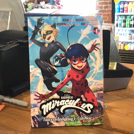 Miraculous: Tales of Ladybug & Cat Noir (Manga Book 1)