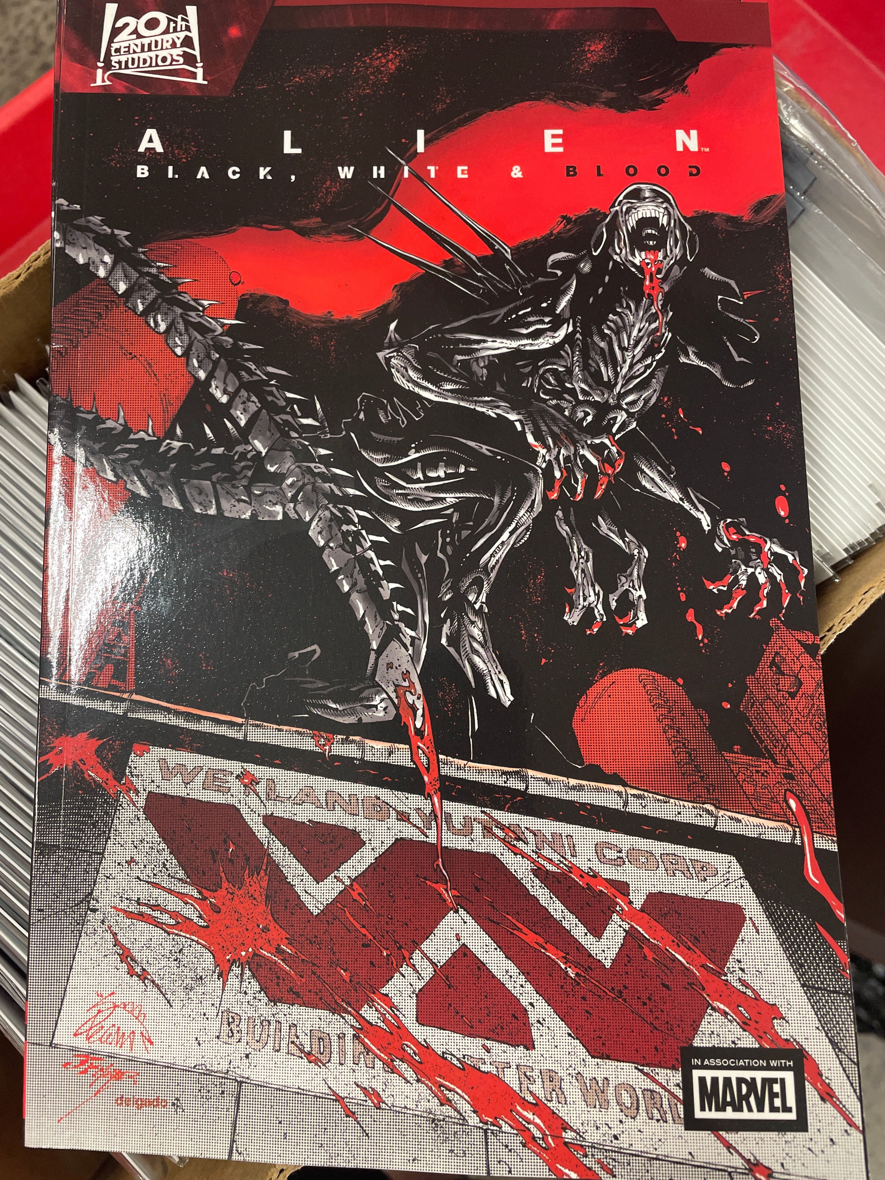 Alien: Black, White, And Blood Graphic Novel by Marvel – Tall Man Toys ...