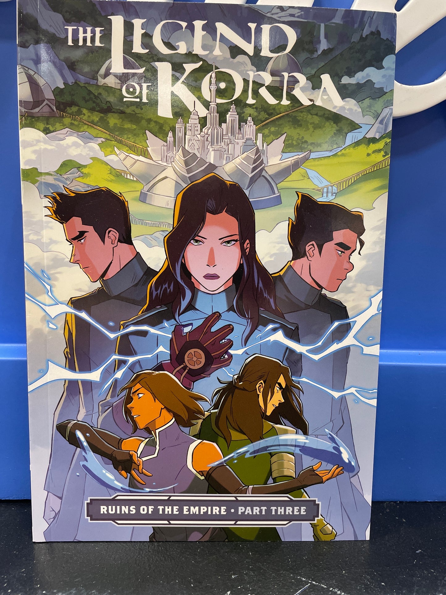 The Legend of Korra - Ruins of the Empire -graphic novel