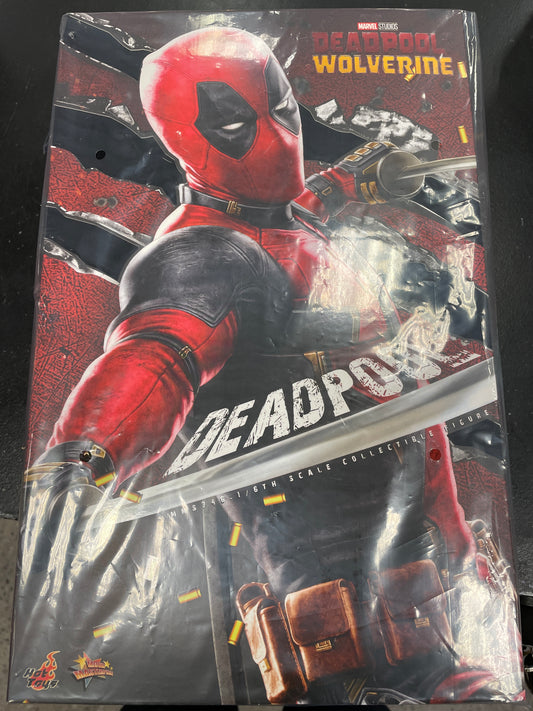 Hot Toys Sideshow Collectibles Deadpool Sixth Scale Figure