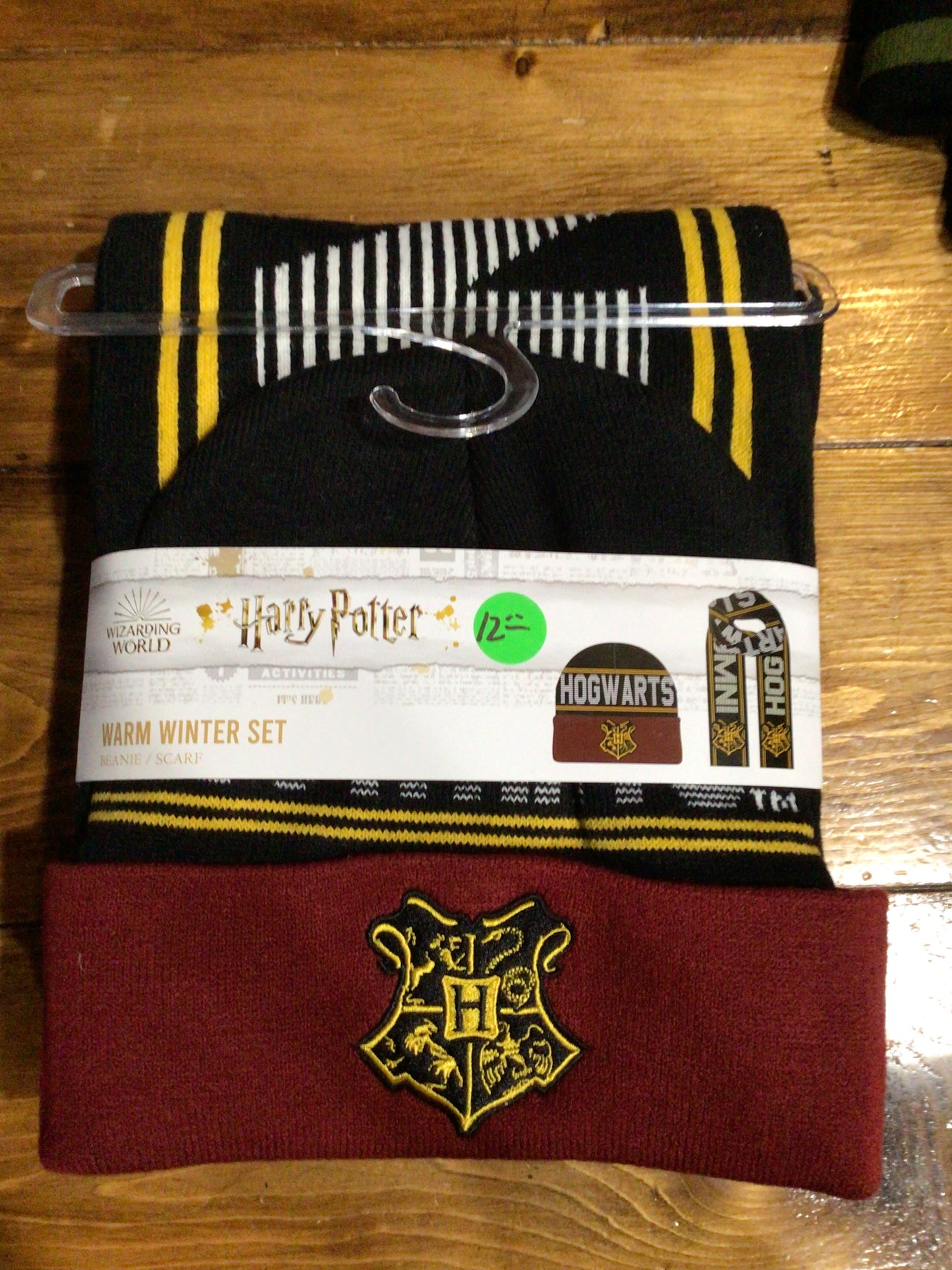 Bioworld Harry Potter Hogwarts beanie and scarf set