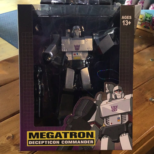 Hasbro retro toys Transformers Megatron statue cartoon
