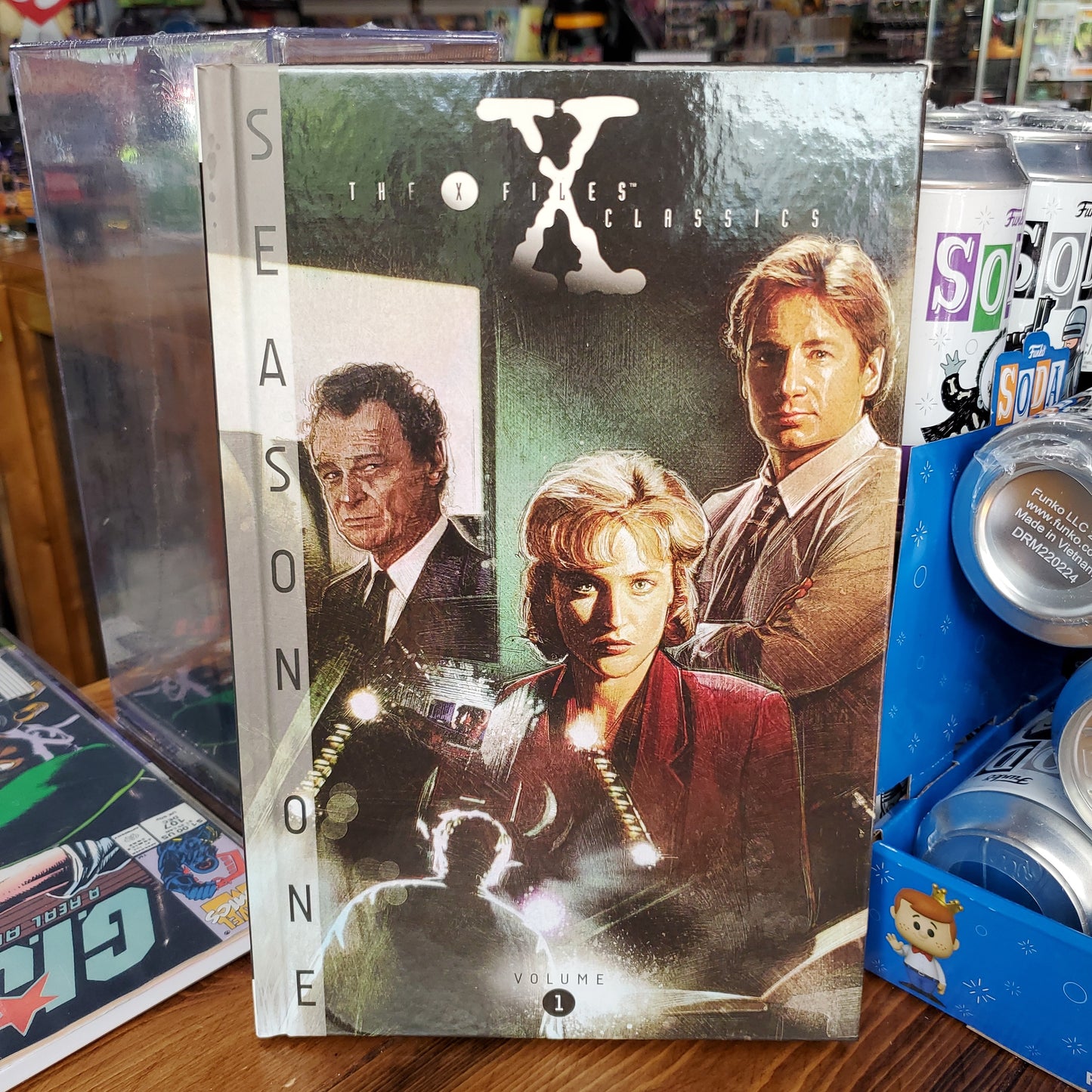 GRAPHIC NOVEL IDW The X-Files Classics Season 1 Volume 1