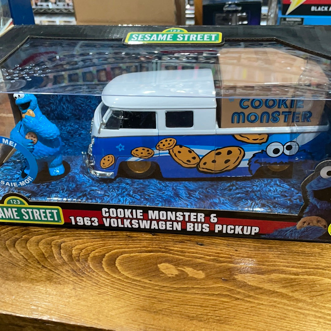 Sesame Street Cookie Monster & 1963 Volkswagen Bus Pickup Die Cast figure Jada toys