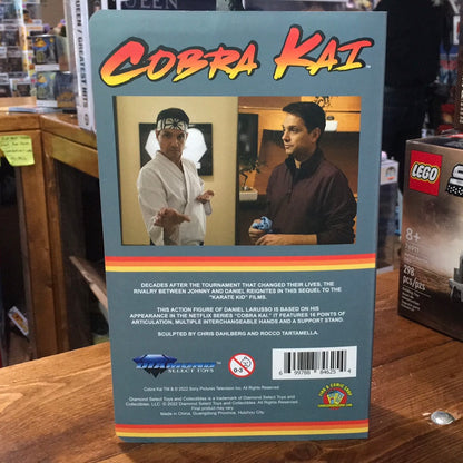 Miyagi-do Dojo vs Cobra Kai - Daniel Larusso - Exclusive Diamond Select Figure