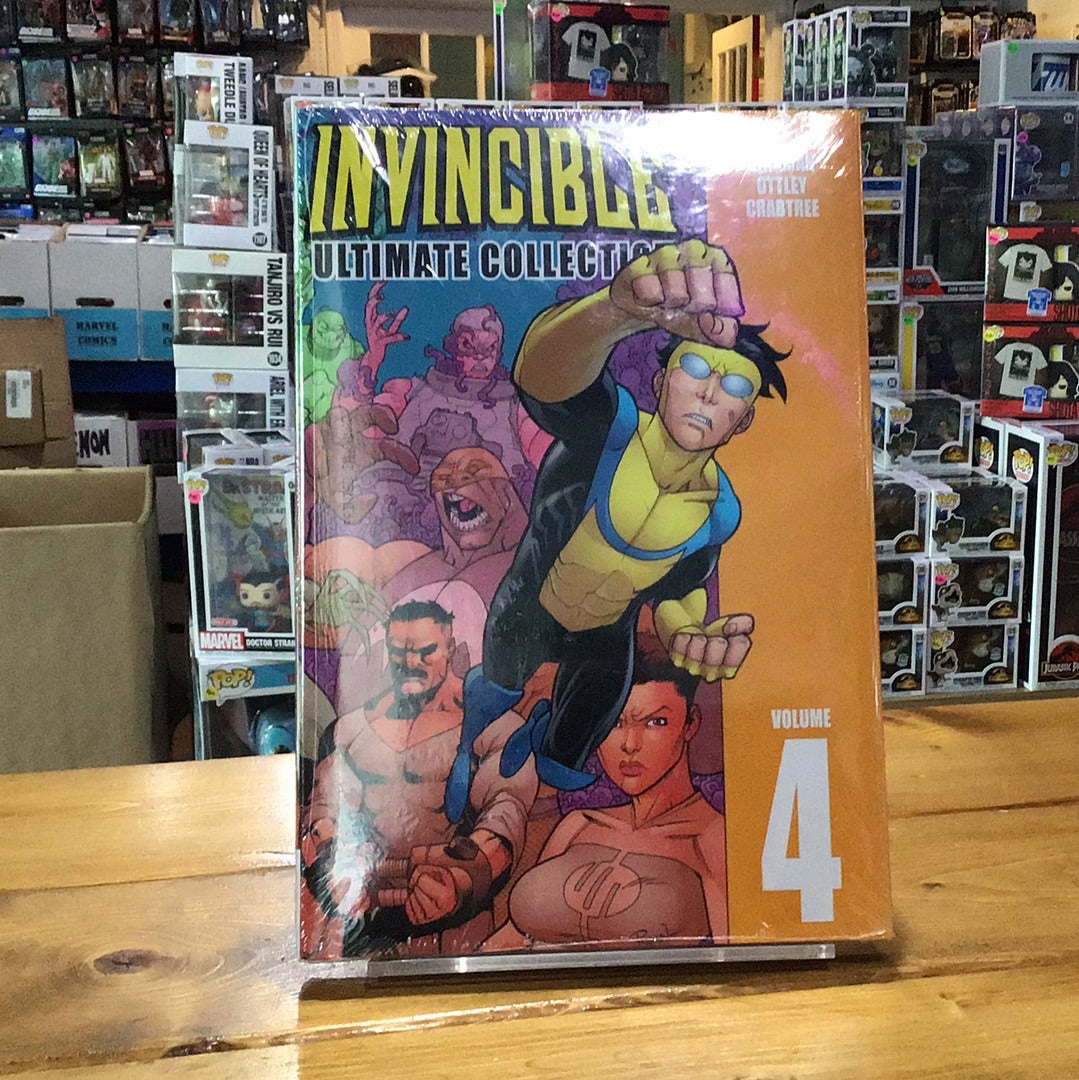 Invincible Ultimate Collection: Volume Four by Robert Kirkman et al.