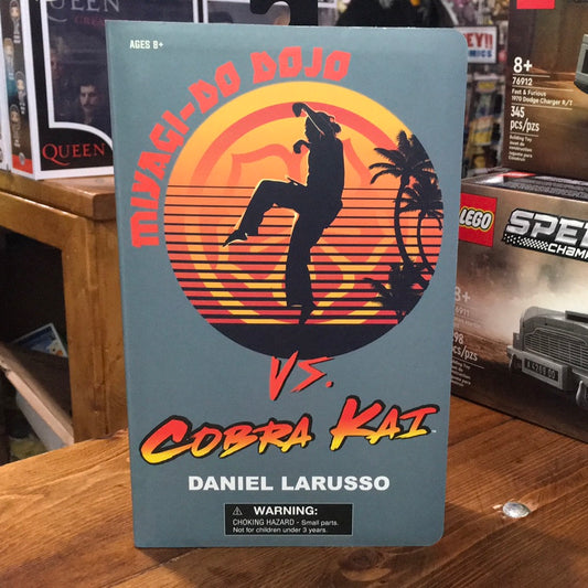 Miyagi-do Dojo vs Cobra Kai - Daniel Larusso - Exclusive Diamond Select Figure