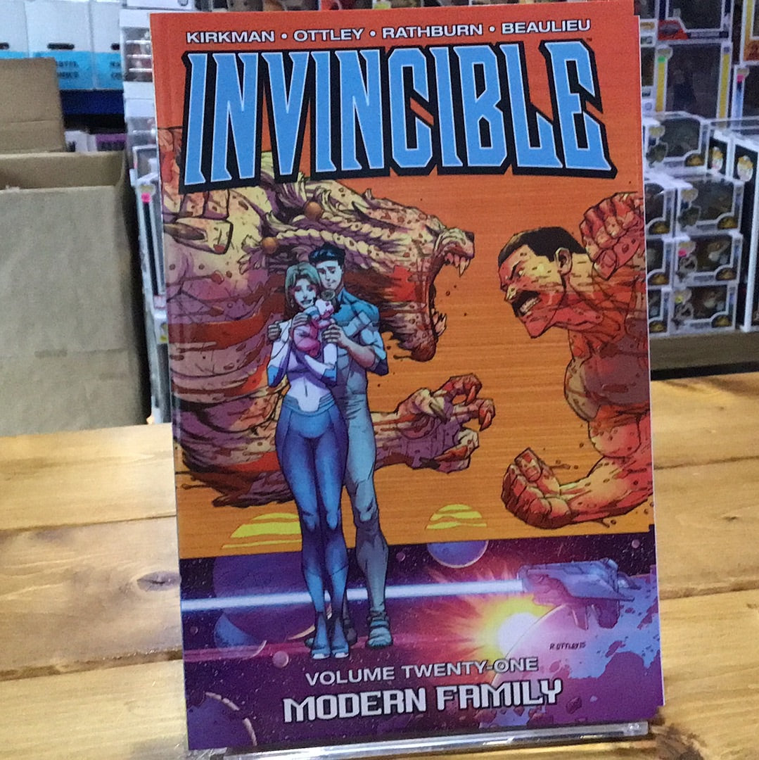 Invincible: Volume Twenty-one - Modern Family by Robert Kirkman et al.