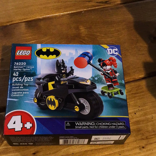 LEGO Batman versus Harley Quinn 76220