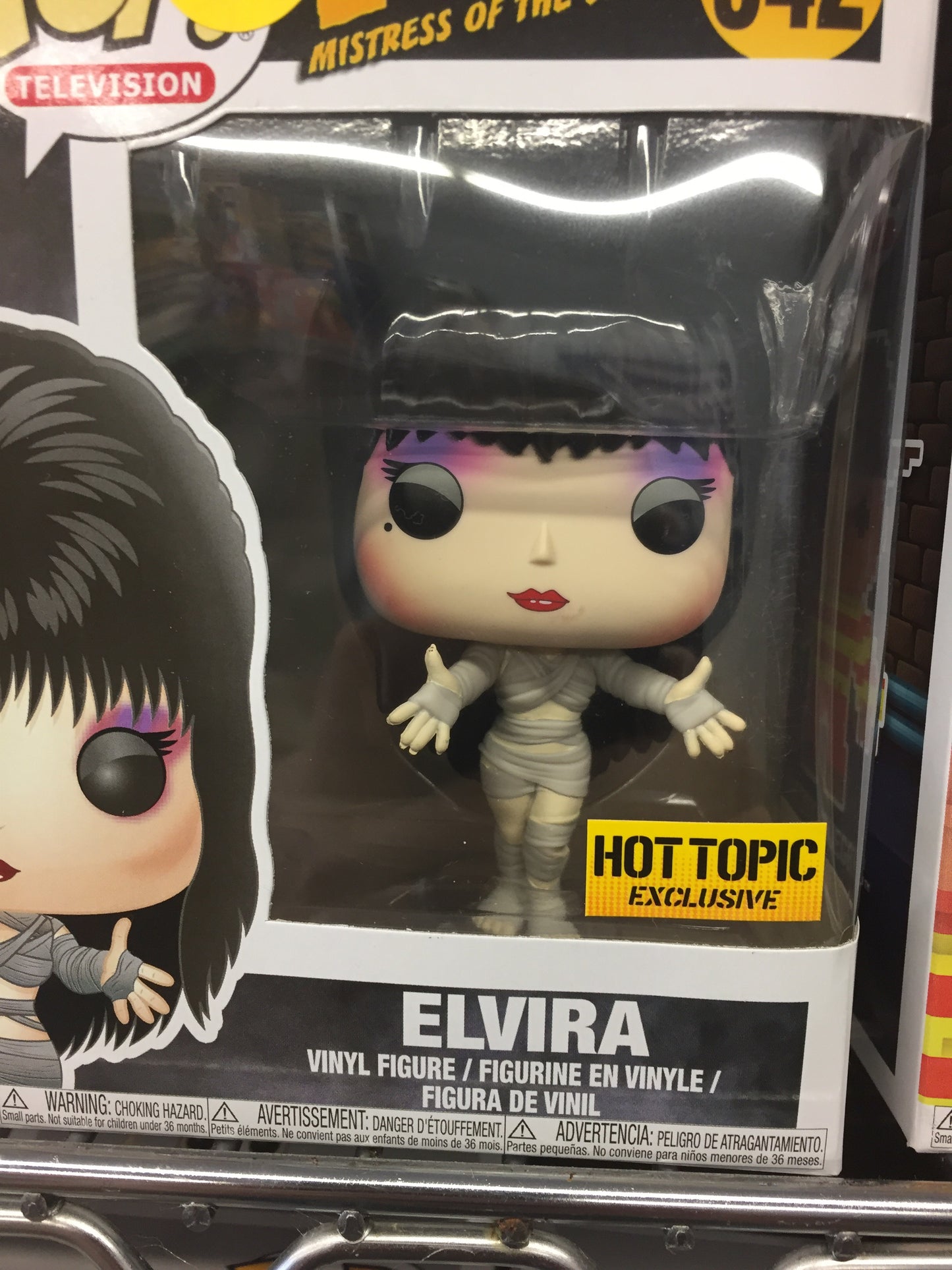Elvira hot topic exclusive Funko Pop! Vinyl Figure